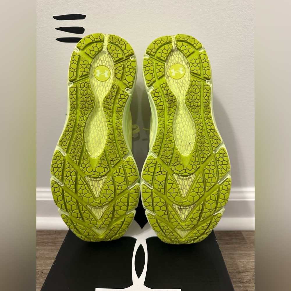 Women’s Under Armour shoes, size 7.5 - Picture 7 of 9